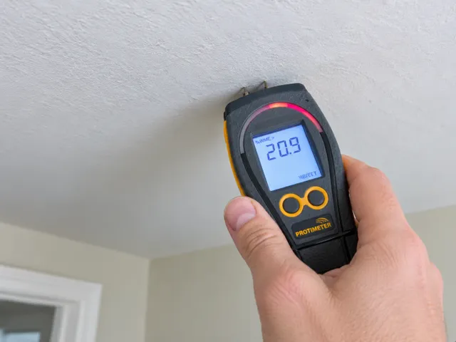 Active moisture staining on an interior ceiling